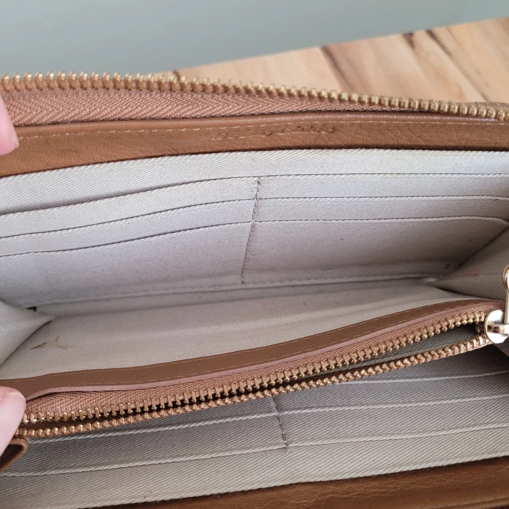 Zip-around Tan Leather Wallet With Gold Tone Zipper And Bow, See by Chloe - Picture 10 of 10